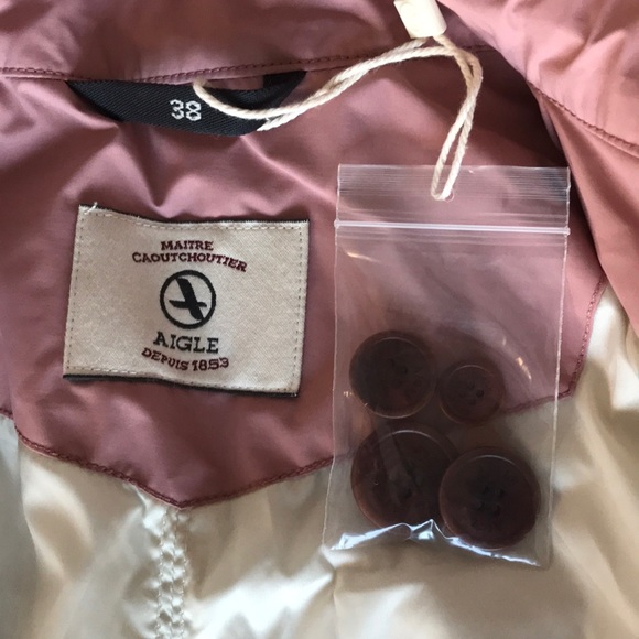 Aigle trench coat. - Picture 8 of 9